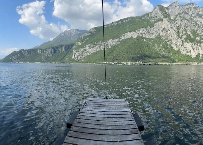 Al Piccolo Pontile * مانديلو ديل لاريو