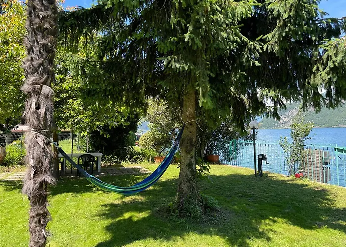 Al Piccolo Pontile Дом отдыха Манделло-дель-Ларио